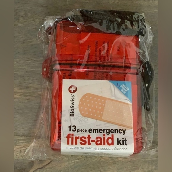 BioSwiss Emergency First-Aid Kit 13 pcs Water Proof Case - Picture 4 of 6